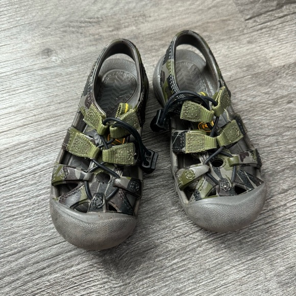 Keen Toddler boy Waterproof Camo Shoes 7US - Picture 2 of 7